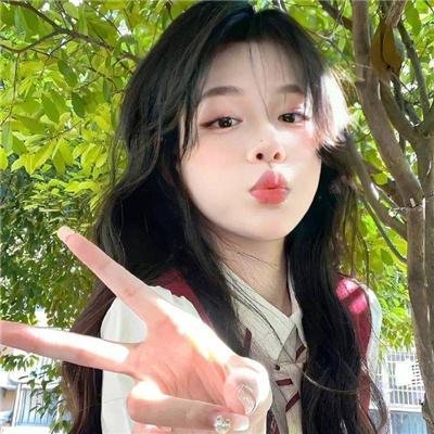 戴脚镣的女孩